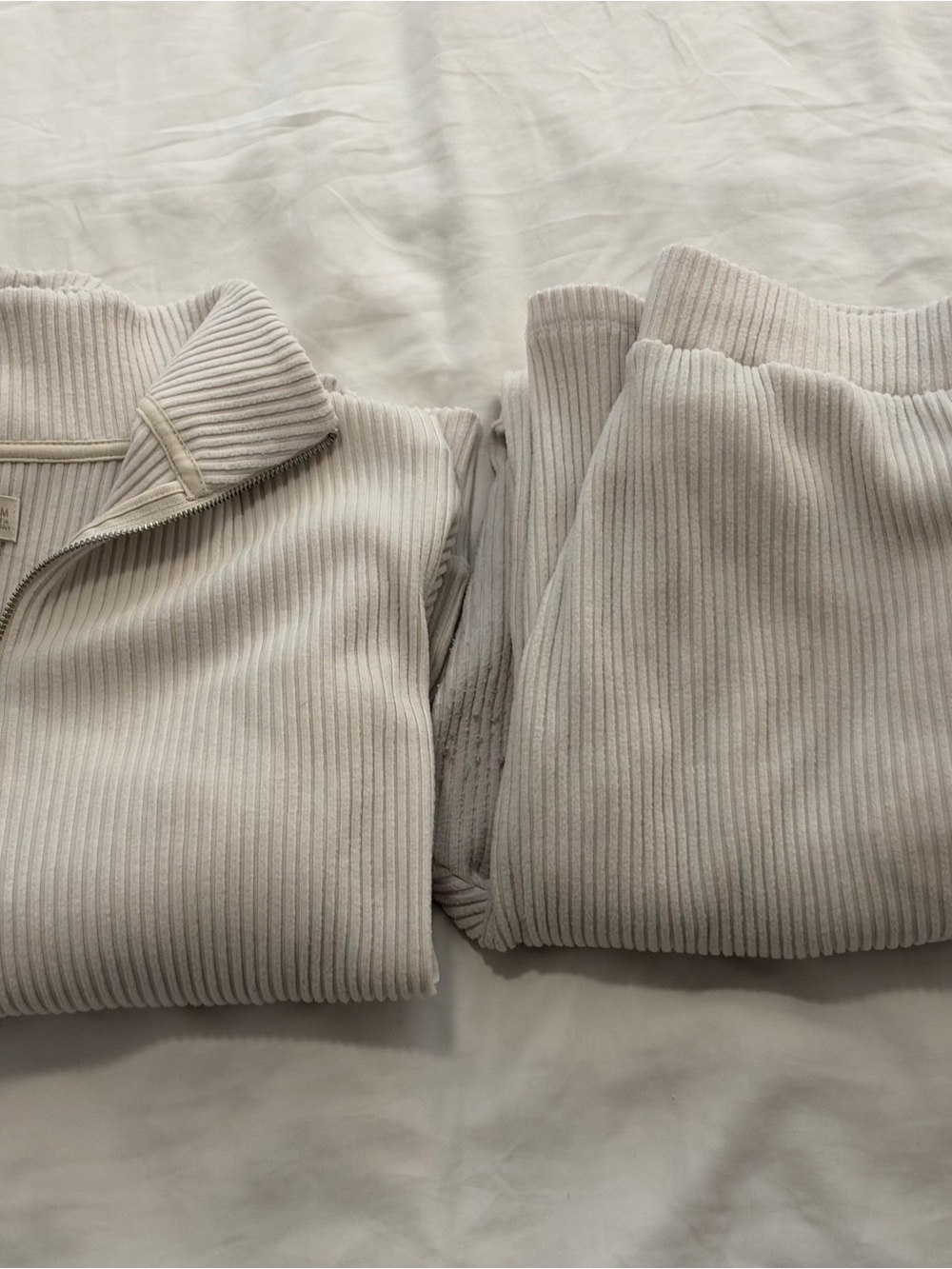 Abercrombie & Fitch Women's Ribbed Zip-Up Sweater in Light Beige